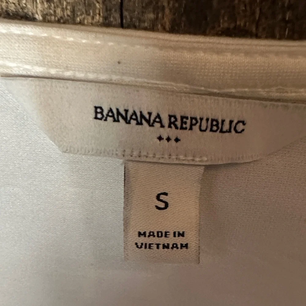 Banana Republic Cream V-Neck Long Sleeve Top - Picture 2 of 5